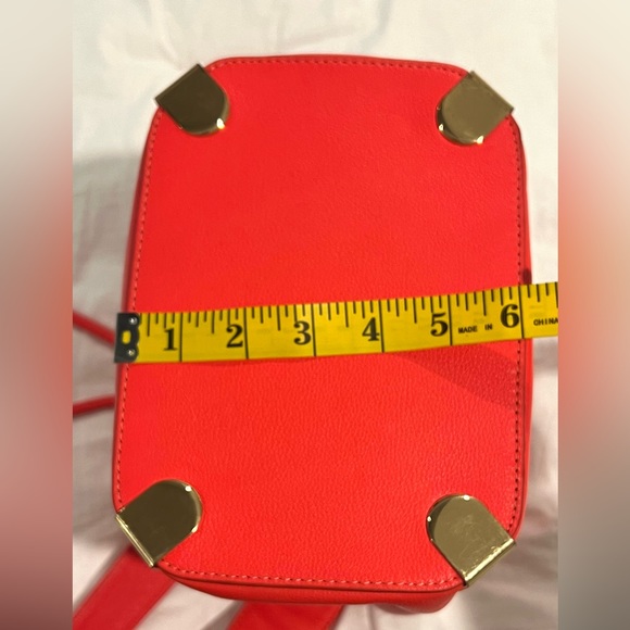 Vince Camuto neon red-orange bucket bag! This bag is In great condition,like new - Picture 10 of 16